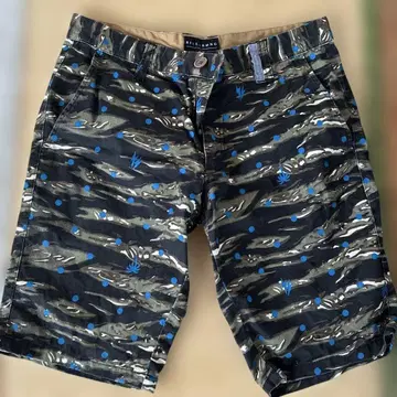 Billabong 카모플라쥬 도트 무늬 숏 팬츠 사이즈 30