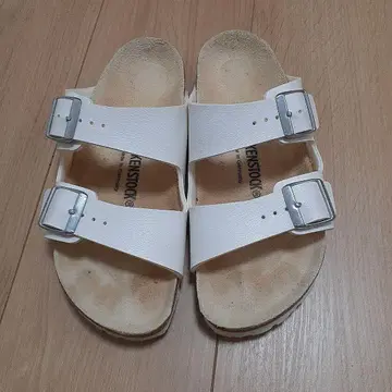 버켄스탁 화이트 컴포트 샌들 36