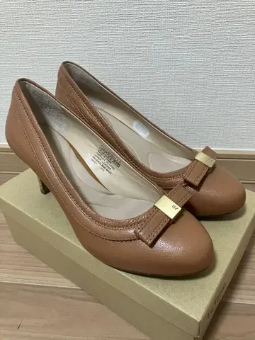 ROCK PORT 베이지 리본 포함 펌프스