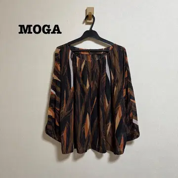 새상품급 MOGA 올 패턴 시어 풀오버 블라우스 돌먼