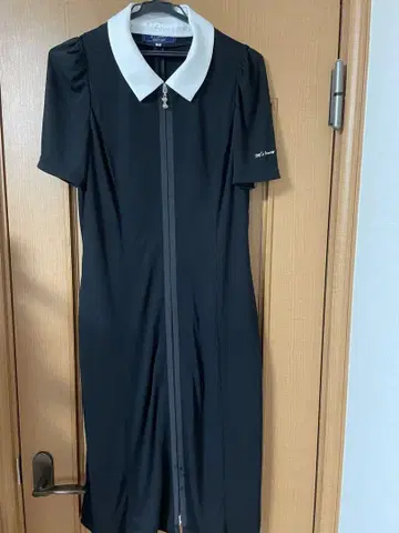 하자품 M's Gracy 카라 부착 블랙 원피스 반팔