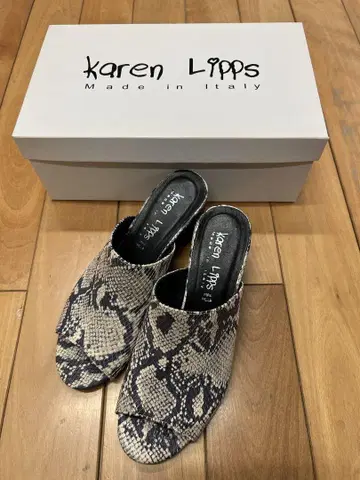 Karen Lipps 스네이크 스킨 스타일 샌들 (천연 가죽)