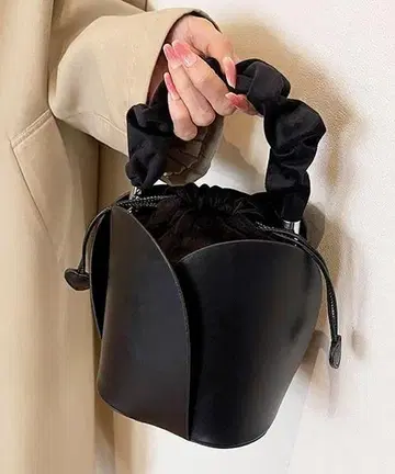블랙 가죽 버킷 핸드백