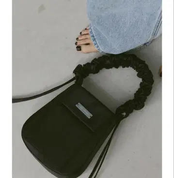 un/neu 블랙 숄더백
