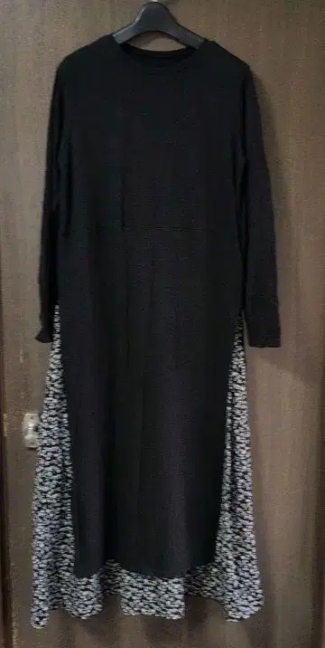 Riche glamour 블랙 롱 원피스 꽃무늬 사이드