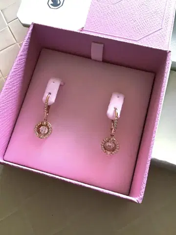 스와로브스키 새상품 Una 귀걸이 스와로브스키 스파클링