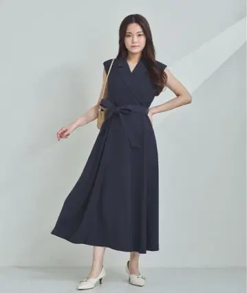 네이비 슬리브리스 원피스