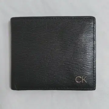 캘빈클라인 심플한 디자인 ck 메탈 로고 접이식 지갑