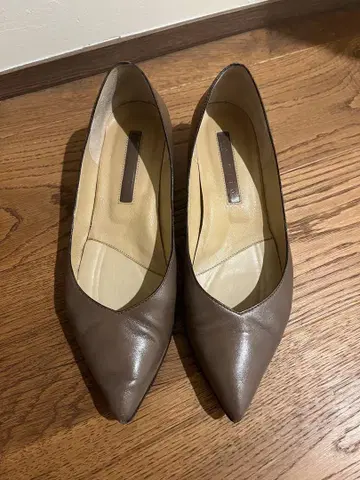 요시토 모카 베이지 펌프스 24cm