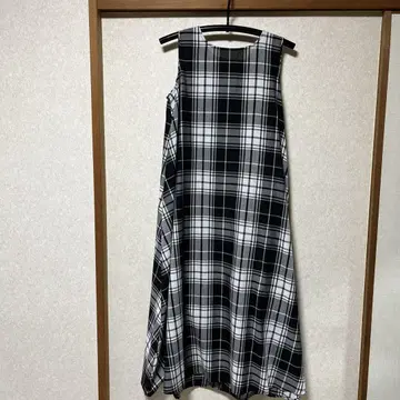 체크 무늬 슬리브리스 롱 원피스