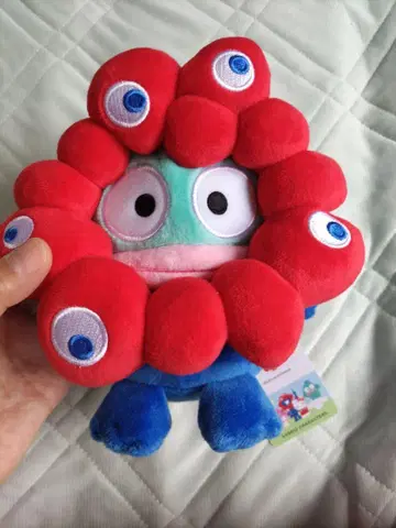 캐릭터 봉제 인형 빨간색과 파란색