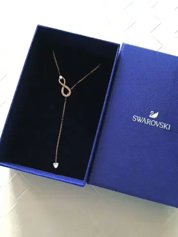 스와로브스키 거의 새상품 Infinity 목걸이 Swarovski