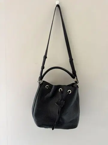 MACKINTOSH 블랙 가죽 버킷 숄더백
