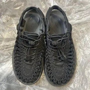 킨 keen 유니크 24cm 블랙 검정