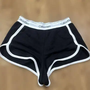 캘빈클라인 블랙 숏팬츠 S 사이즈