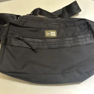 New Era 블랙 숄더백