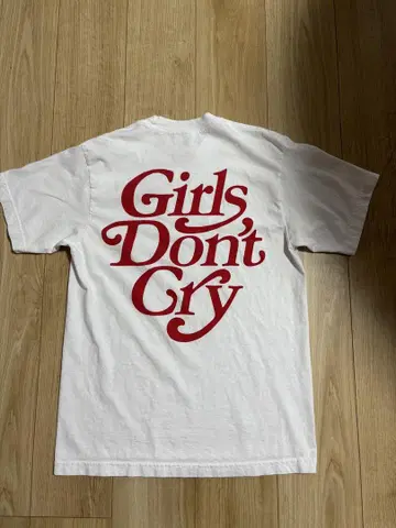 Girls Don't Cry 티셔츠 S 사이즈 걸스 돈 크라이