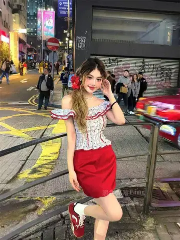 여성용 오프숄더 셋업 빨간색 LT104