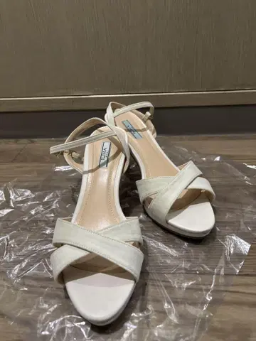 일리마 힐 샌들 화이트