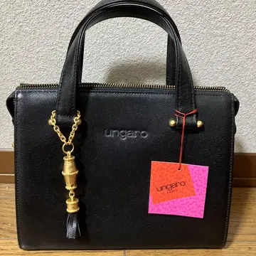 ungaro 블랙 가죽 핸드백 태슬 장식
