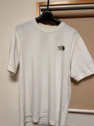 THE NORTH FACE 화이트 티셔츠 M 사이즈