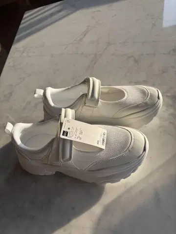 지유 화이트 스니커즈 2XL