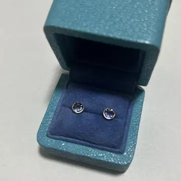 마리 엘렌 뒤 타이어크 빈디 (5mm) 귀걸이 탄자나이트