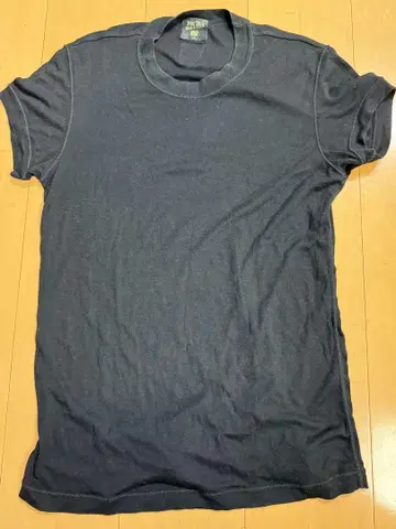 장 폴 고르체 티셔츠입니다.