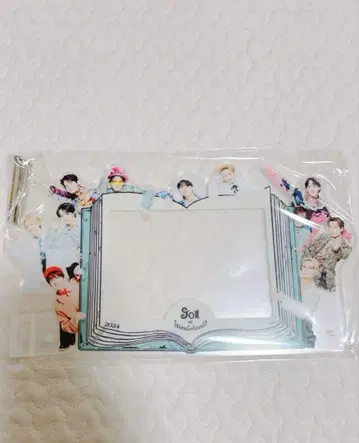 JO1 in Wonderland 사진 프레임