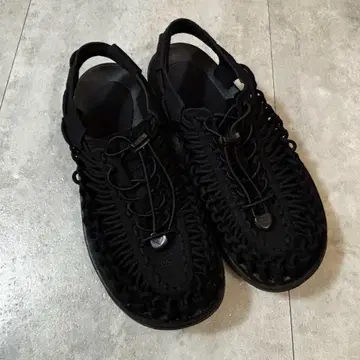 새상품급 KEEN 킨 유니크 샌들 블랙 26cm 상태 좋음