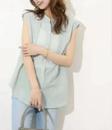 JOURNAL STANDARD relume 슬리브리스 블라우스