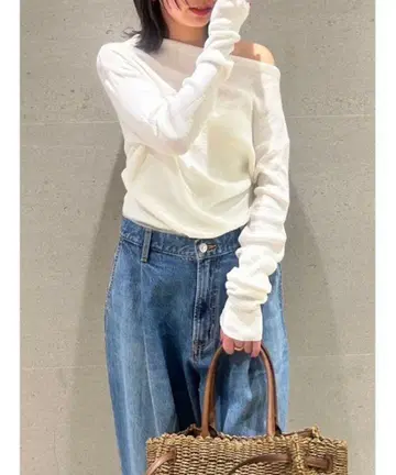 Mila Owen 개더 디자인 오프숄더 리브 니트 화이트 사이즈 1