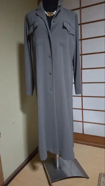 그레이 롱 코트 뒷면 포켓 부착