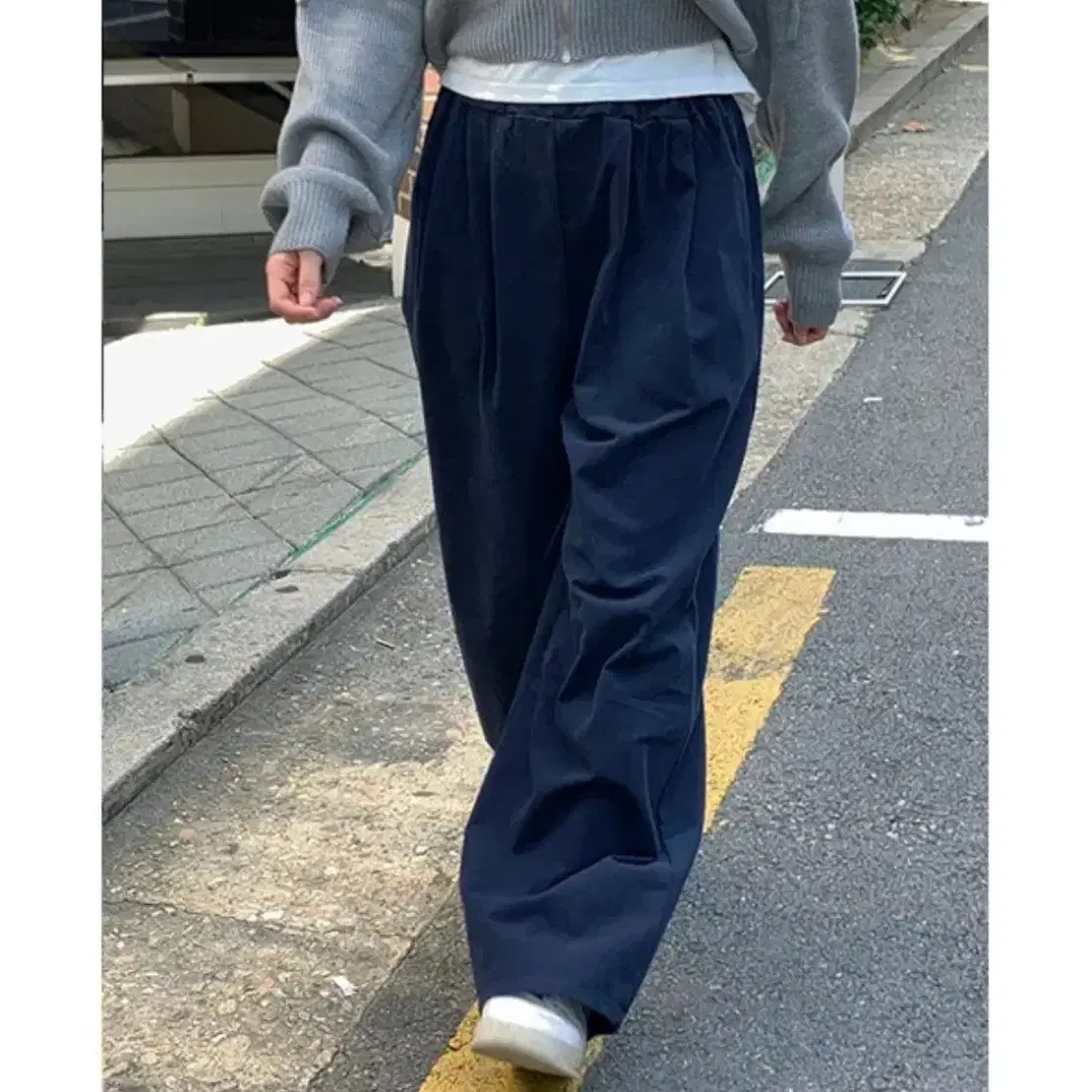 Pin-Tuck Jogger Pants on Bunjang Global Site.