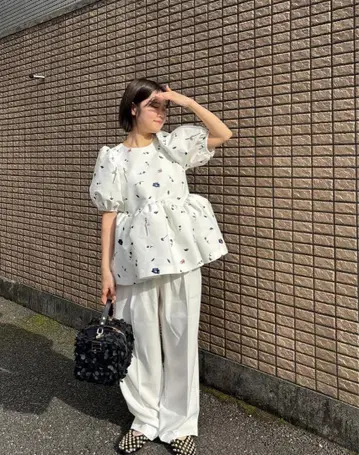 미사용 새상품 택 포함 Bibiy B. BLOOMY BLOUSE 화이트