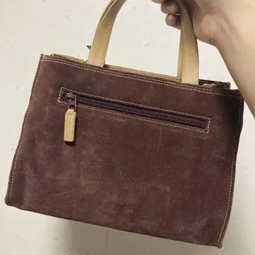 브라운 스웨이드 핸드백