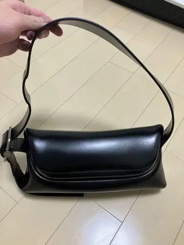 오소이 블랙 숄더백