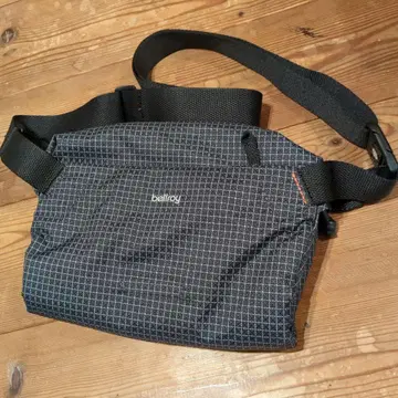 Bellroy Lite Sling 미니 아케이드 그레이