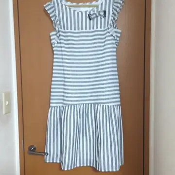 르네 스트라이프 패턴 프릴 원피스