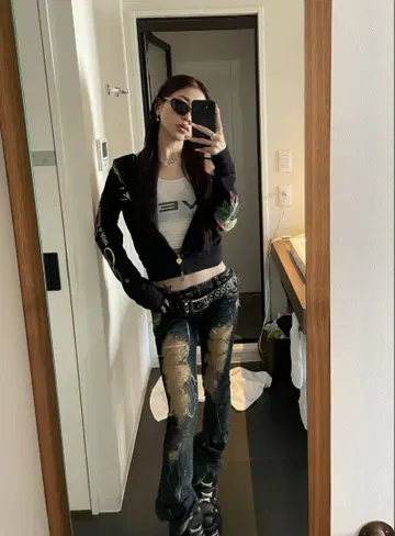 d.i.a 데미지 플레어 데님 팬츠