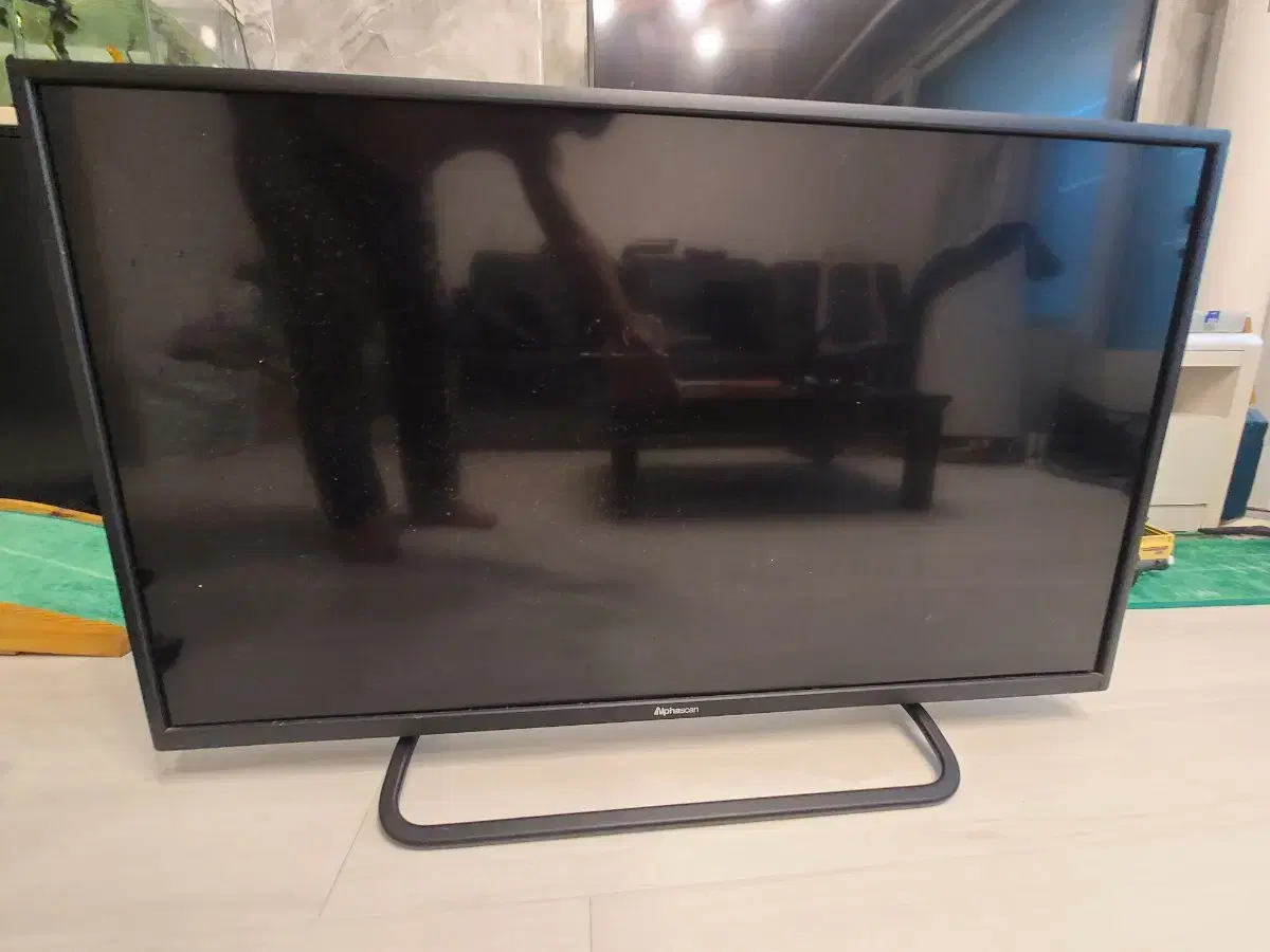 Alphascan 40-inch Monitor