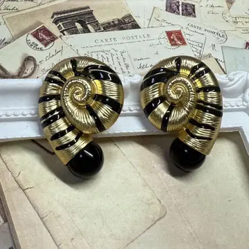 schiaparelli 귀걸이