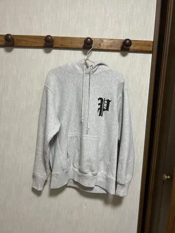 그레이 후드 부착 후드티 P 로고 PHATRNK