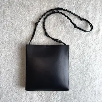 JIL SANDER 질 샌더 탱글 미디엄 숄더백 블랙