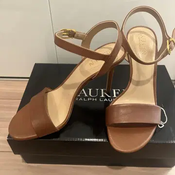 LAUREN RALPH LAUREN 브라운 샌들 미사용 새상품