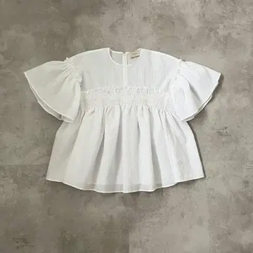 UNITED ARROWS 에어리 자카드 셔링 플레어 슬리브 블라우스