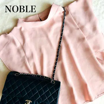 NOBLE 노블 하이넥 소매 플레어 블라우스 드레이프감