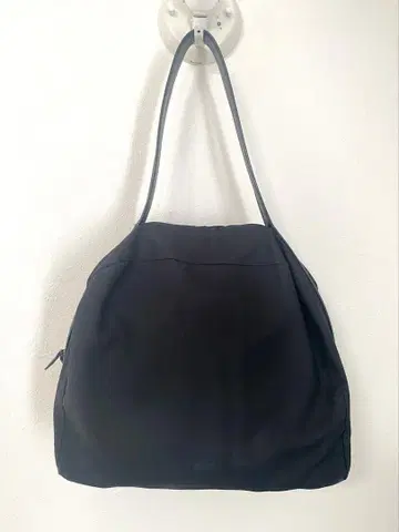 캠퍼 숄더백 블랙 무지 숄더백
