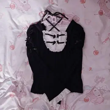 노에미 NOEMIE 플레어 슬리브 백 레이스업 컷 티셔츠 블랙