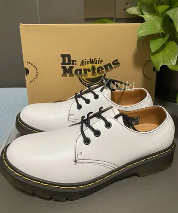 새상품 Dr.Martens 닥터마틴 3홀 화이트 26.5cm
